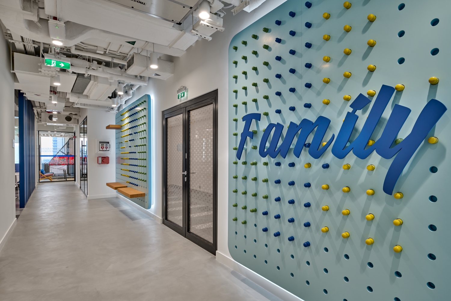 LinkedIn Hallway L10