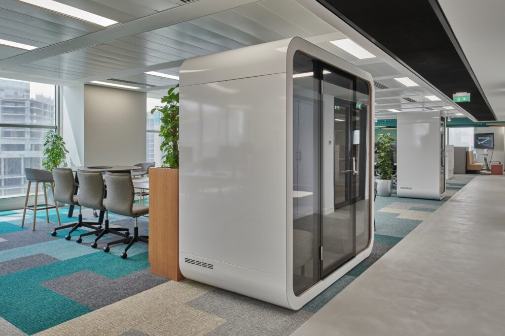 LinkedIn open plan L9