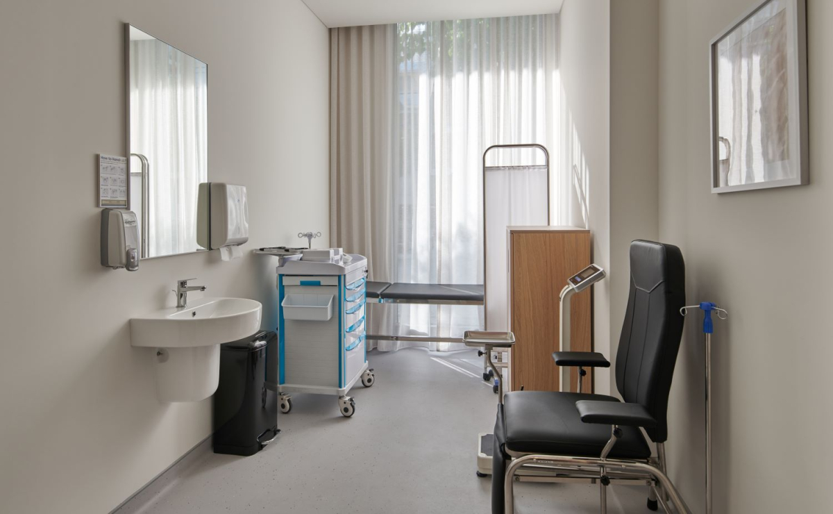 Aspris reception medical room