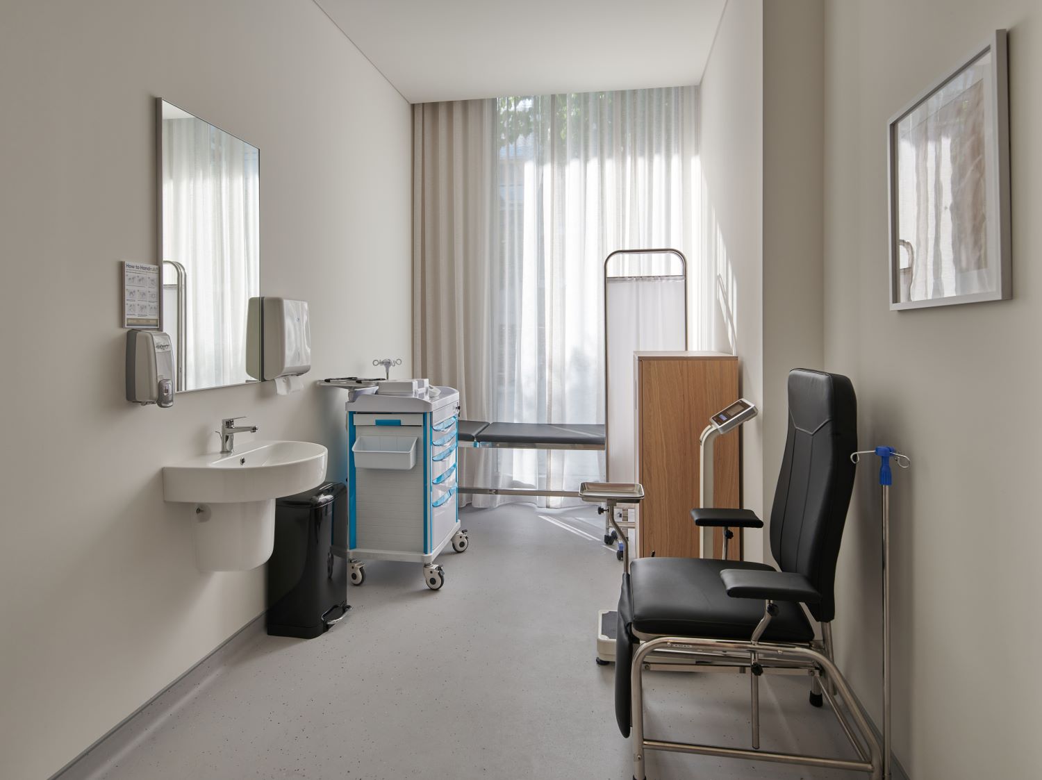Aspris reception medical room