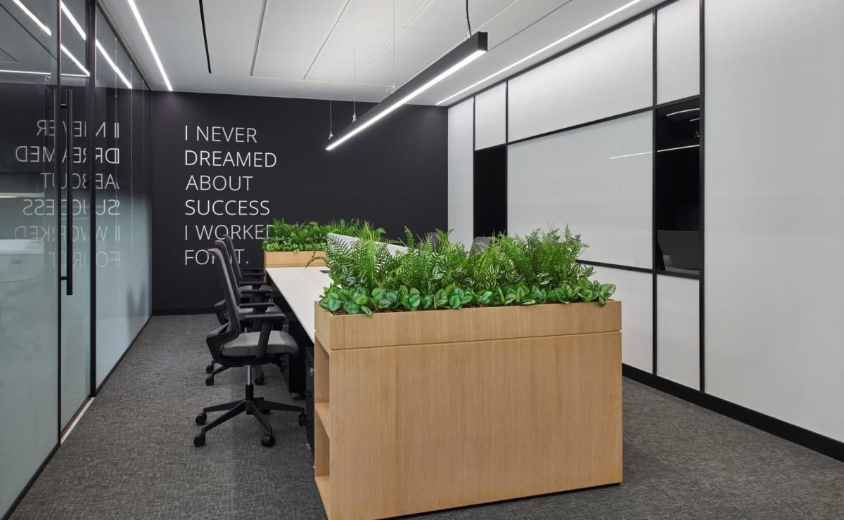 https://www.summertown.ae/wp-content/uploads/2022/10/RSA_workstation-1200x740.jpg