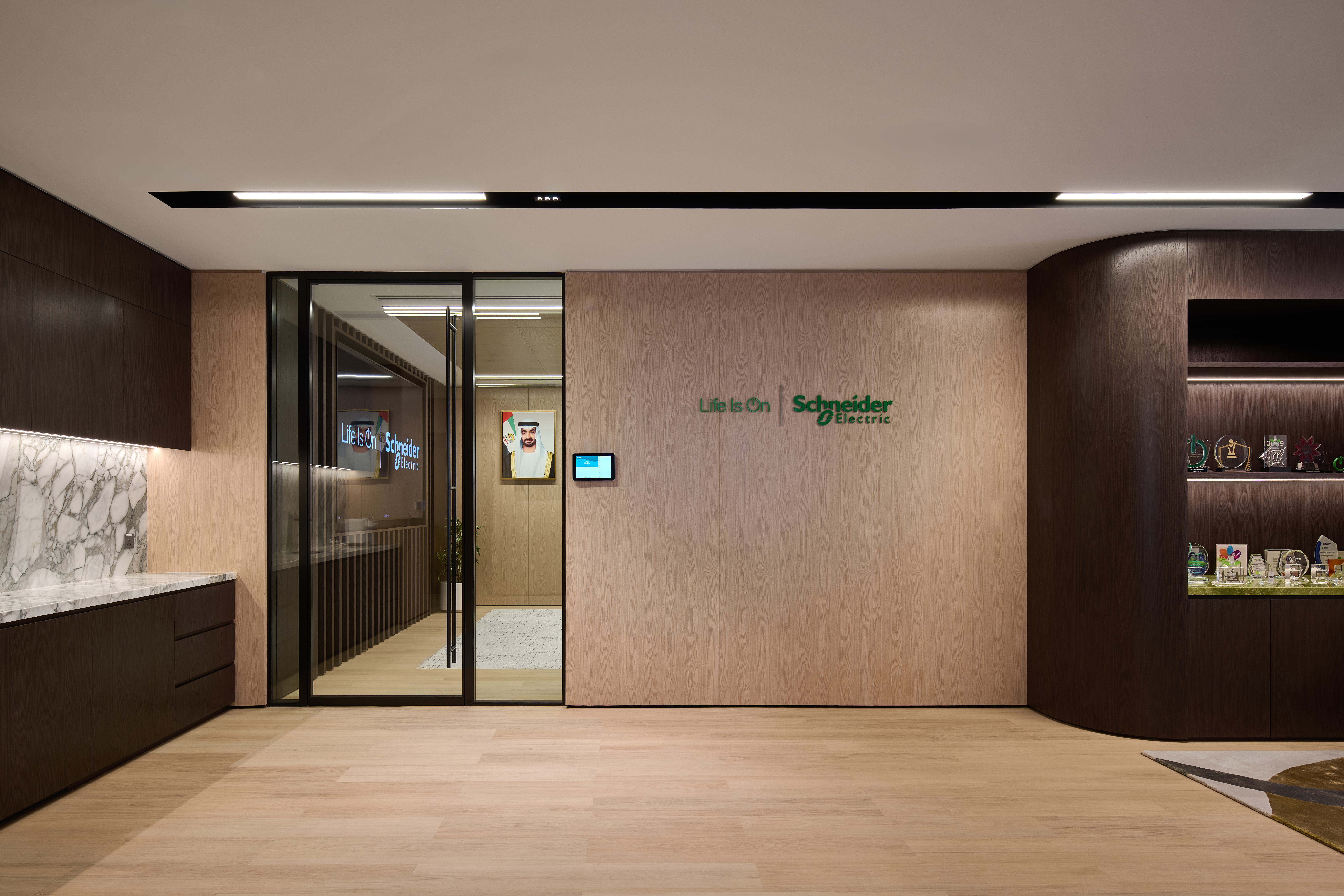 Schneider Electric’s Dubai office a modern, flexible space designed for performance and sustainability.